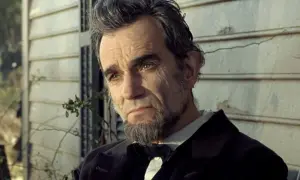 Daniel Day-Lewis nei panni di Lincoln, un ritratto intenso da un film che ha segnato la sua carriera.