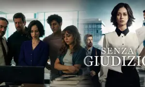 Un gruppo di persone guarda uno schermo, mentre in primo piano campeggia il titolo "Senza Giudizio serie tv".