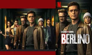 Il cast della serie tv Berlino, spin-off de La Casa di Carta, posa in un corridoio.