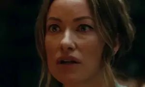 Primo piano di Olivia Wilde con espressione sorpresa, un'attrice che ha recitato in molti film e programmi TV.