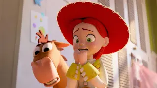 Jessie e Bullseye, spaventati, attendono le nuove avventure di Toy Story 5.