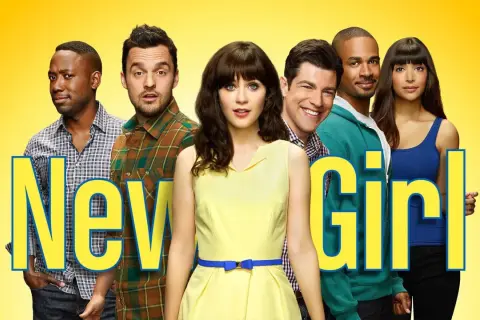Il cast di New Girl, con Jess al centro in giallo, circondata dai suoi amici.
