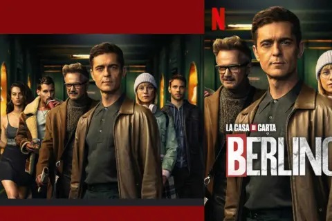 Il cast della serie tv Berlino, spin-off de La Casa di Carta, posa in un corridoio.