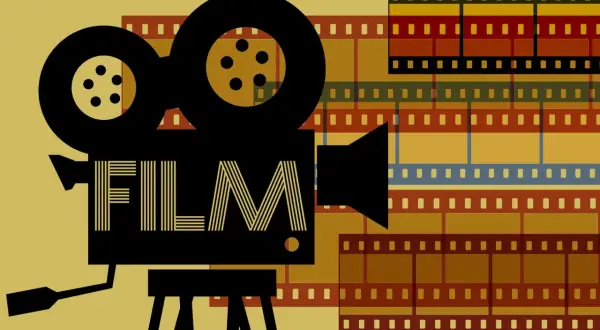 Cine d'America Latina: una cinepresa vintage con pellicole colorate evoca storie e visioni.
