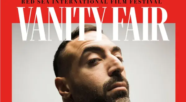 Mohammed Al Turki, protagonista di Vanity Fair al Red Sea International Film Festival, con sguardo intenso.