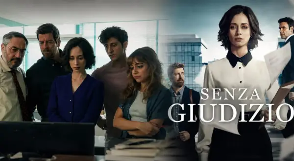 Un gruppo di persone guarda uno schermo, mentre in primo piano campeggia il titolo "Senza Giudizio serie tv".
