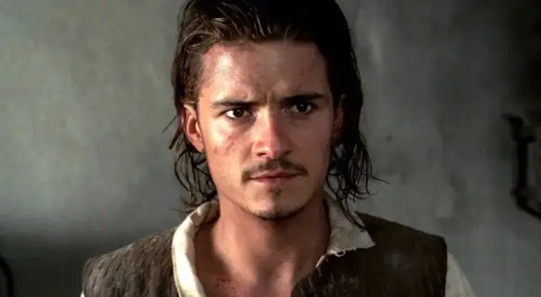 Will Turner, parte del cast di La maledizione della prima luna, con capelli scuri e un'espressione intensa.