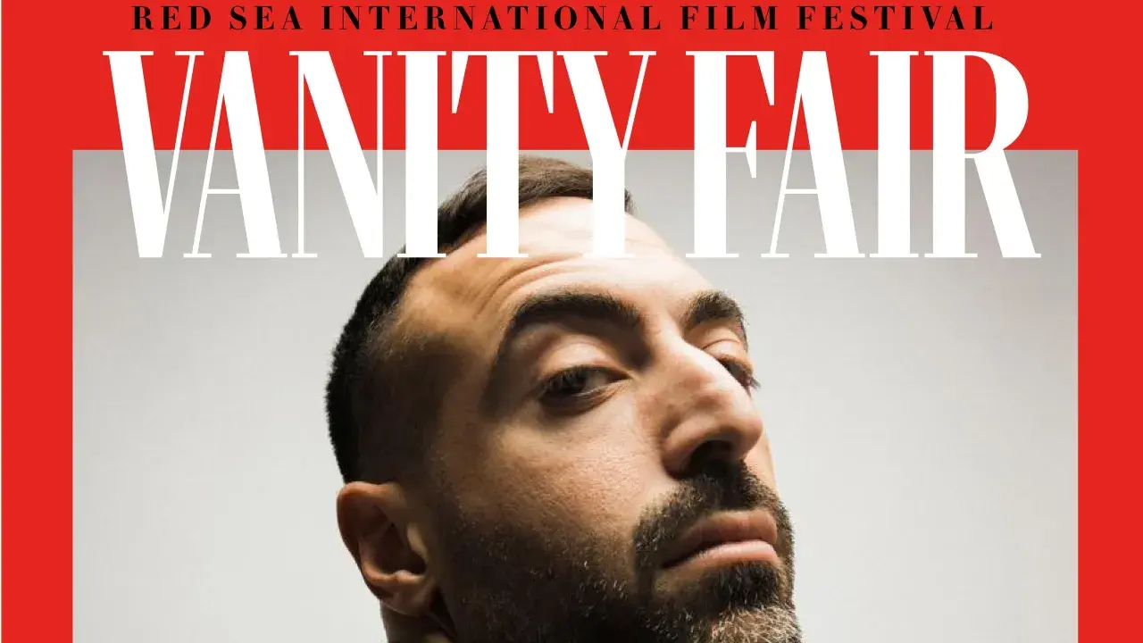 Mohammed Al Turki, protagonista di Vanity Fair al Red Sea International Film Festival, con sguardo intenso.