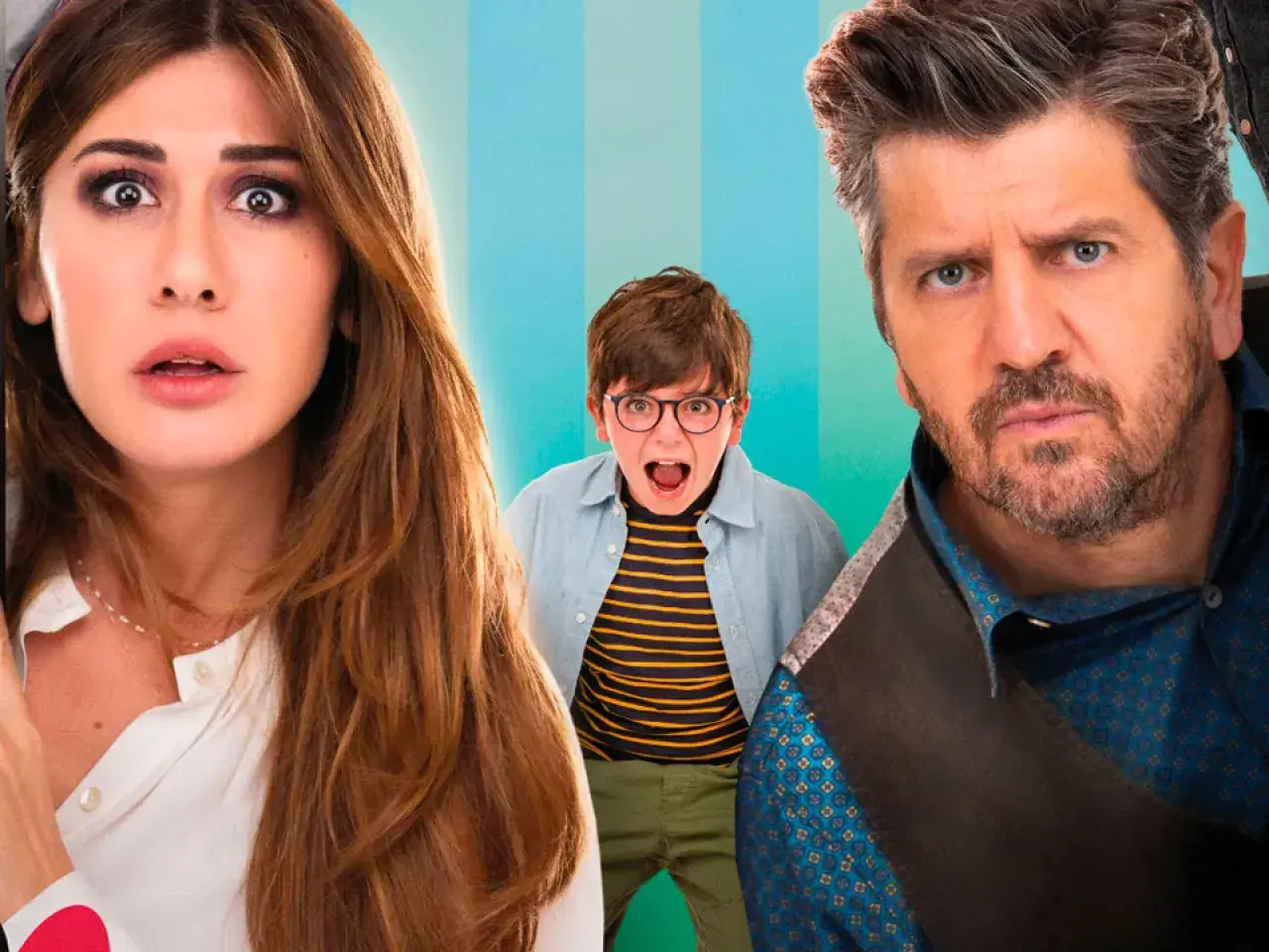 Una madre, un padre e un bambino con espressioni sorprese. Sembra che ci sia **tre di troppo** in questa famiglia!