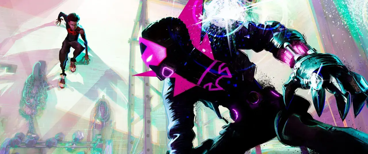 Miles Morales salta in azione, anticipando l'uscita di Spider-Man: Beyond the Spider-Verse. Un nemico robotico con dettagli rosa neon si avvicina.