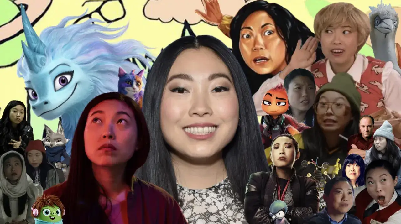Collage di film e programmi TV di Awkwafina, con immagini di lei in vari ruoli, tra cui un drago blu, un gatto e personaggi animati.