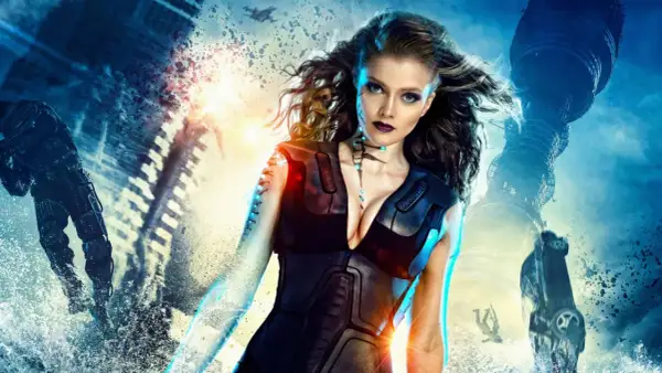 Il cast di Guardians: Il risveglio dei guardiani in un'epica battaglia futuristica. Una guerriera al centro, circondata da distruzione e macchine volanti.