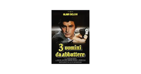 Alain Delon punta una pistola, pronto ad affrontare tre uomini da abbattere.